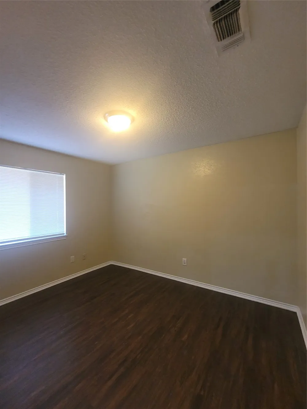 6513 Westridge Drive Watauga, TX 76148