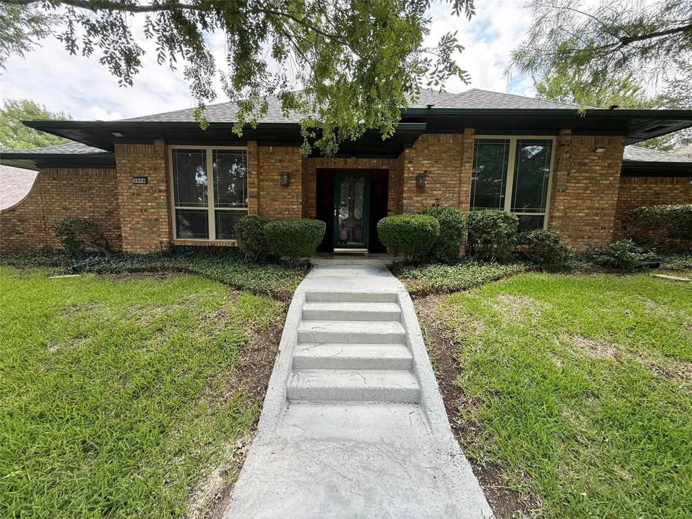 2918 Apple Valley Drive Garland, TX 75043