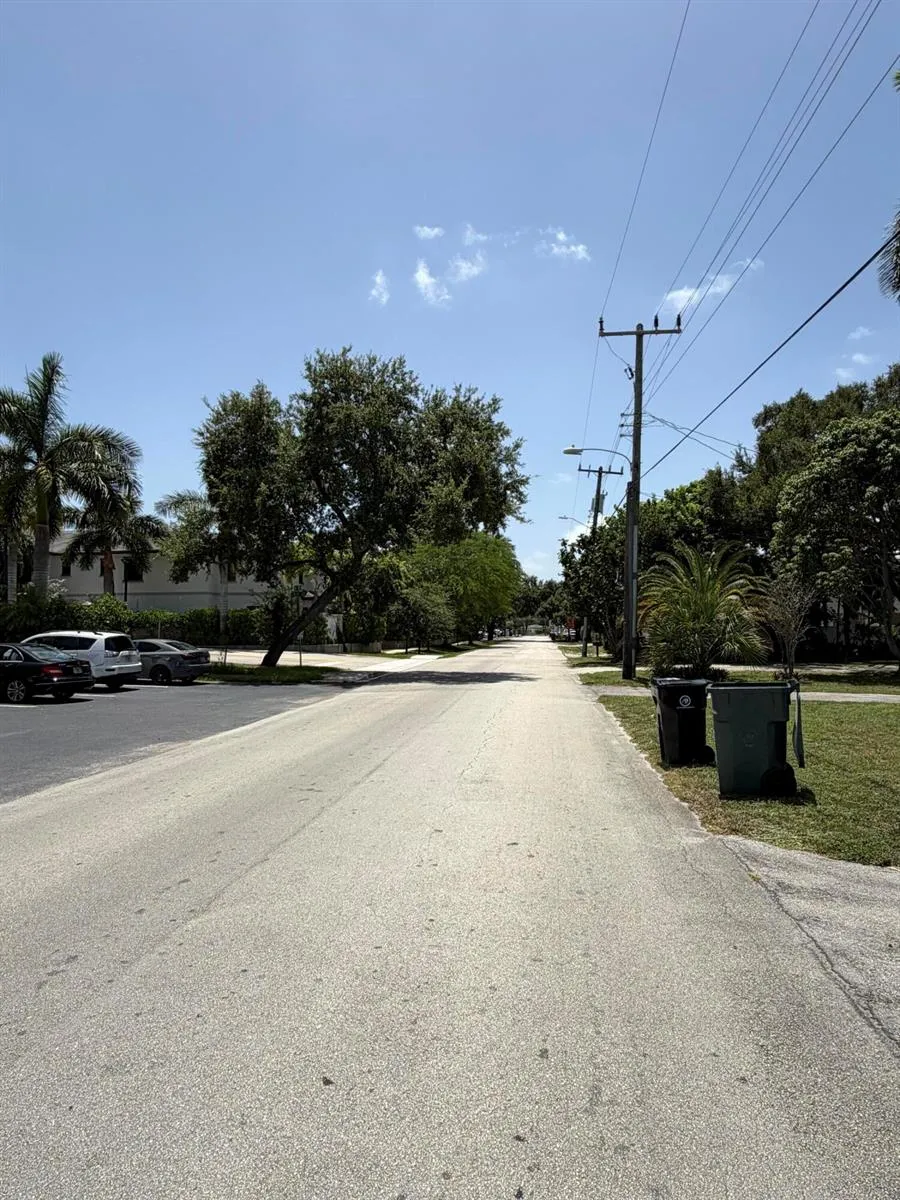 443 SW 20TH AVENUE Fort Lauderdale, FL 33312