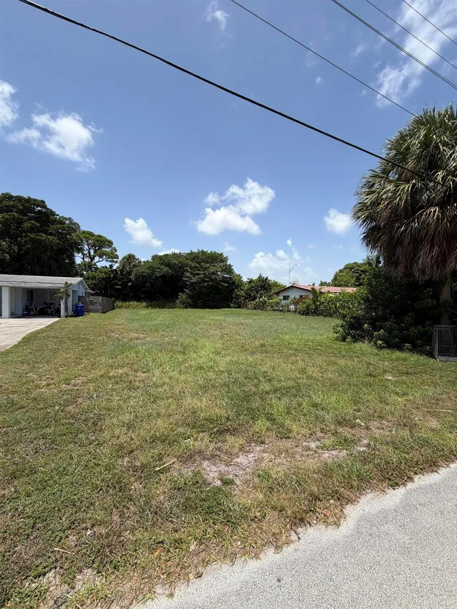 443 SW 20TH AVENUE Fort Lauderdale, FL 33312