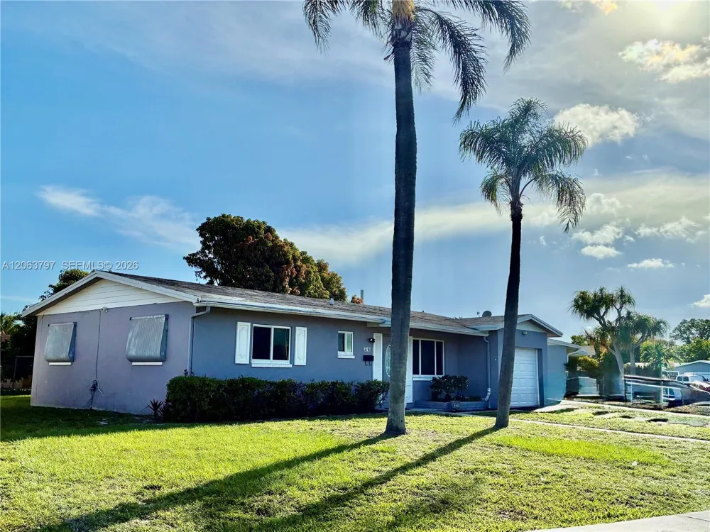 3790 NW 28th St #- Lauderdale Lakes, FL 33311