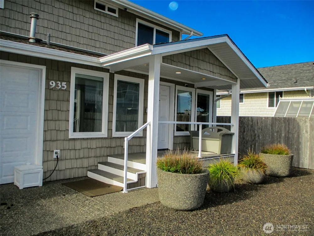 935 S Sand Dune Avenue SW Ocean Shores, WA 98569