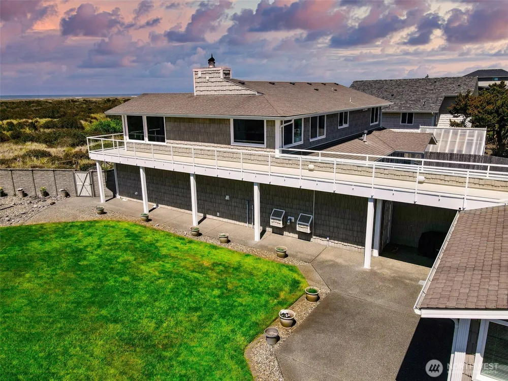 935 S Sand Dune Avenue SW Ocean Shores, WA 98569