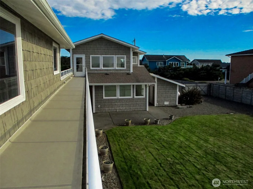 935 S Sand Dune Avenue SW Ocean Shores, WA 98569