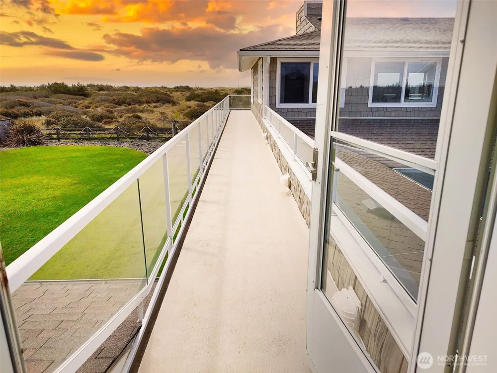 935 S Sand Dune Avenue SW Ocean Shores, WA 98569