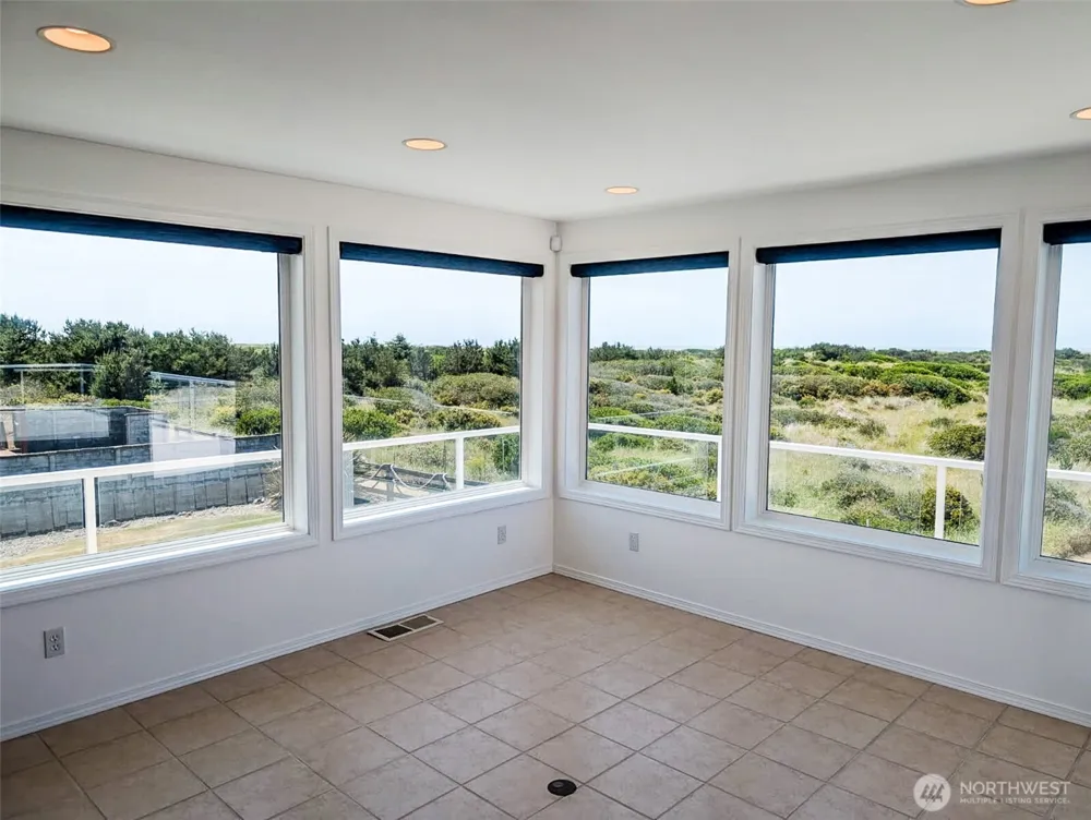 935 S Sand Dune Avenue SW Ocean Shores, WA 98569