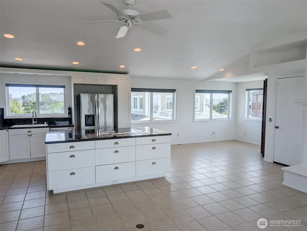 935 S Sand Dune Avenue SW Ocean Shores, WA 98569
