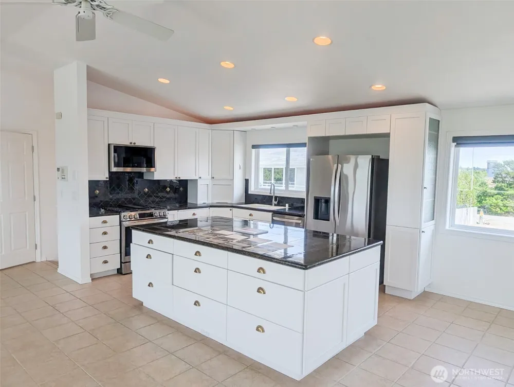 935 S Sand Dune Avenue SW Ocean Shores, WA 98569