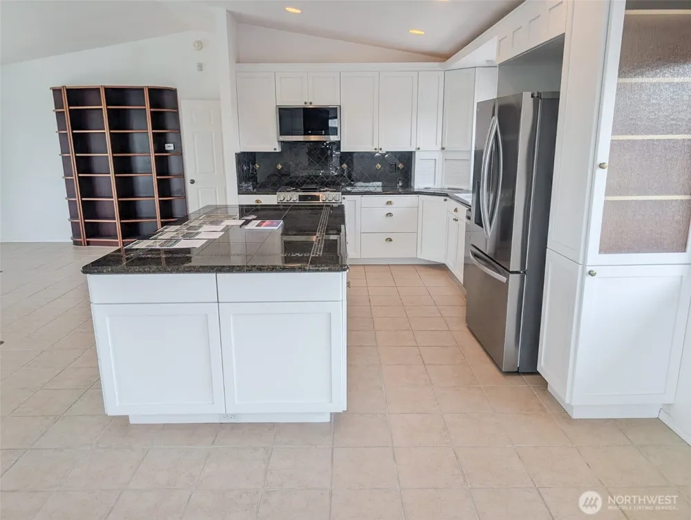 935 S Sand Dune Avenue SW Ocean Shores, WA 98569