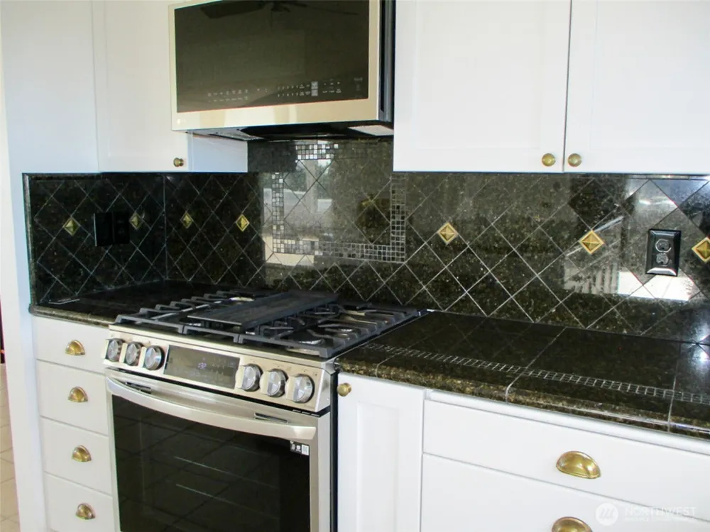 935 S Sand Dune Avenue SW Ocean Shores, WA 98569