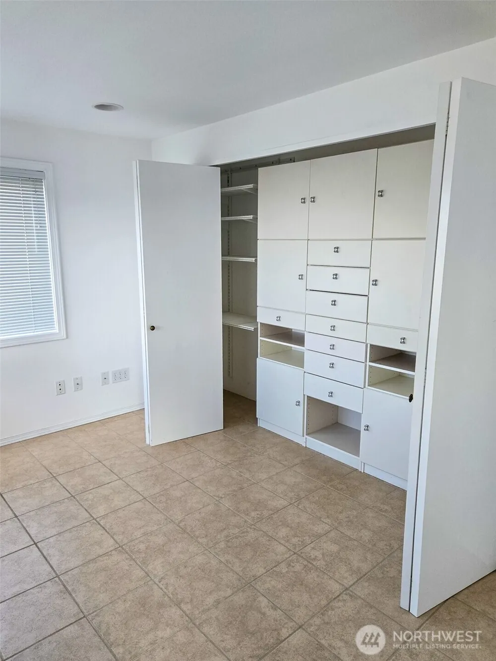 935 S Sand Dune Avenue SW Ocean Shores, WA 98569