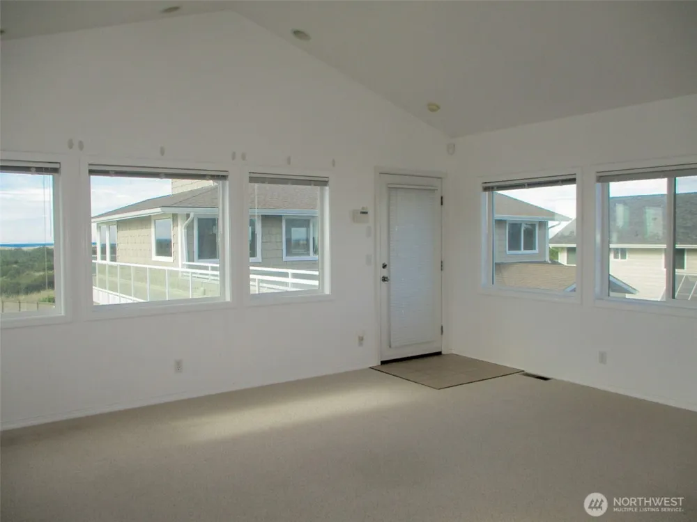 935 S Sand Dune Avenue SW Ocean Shores, WA 98569