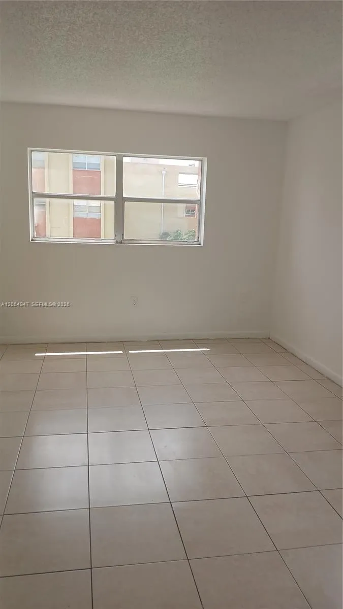3610 NW 21st St #313 Lauderdale Lakes, FL 33311