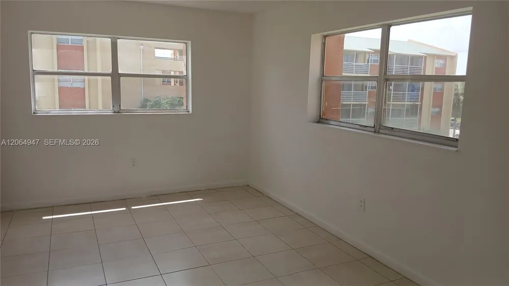 3610 NW 21st St #313 Lauderdale Lakes, FL 33311