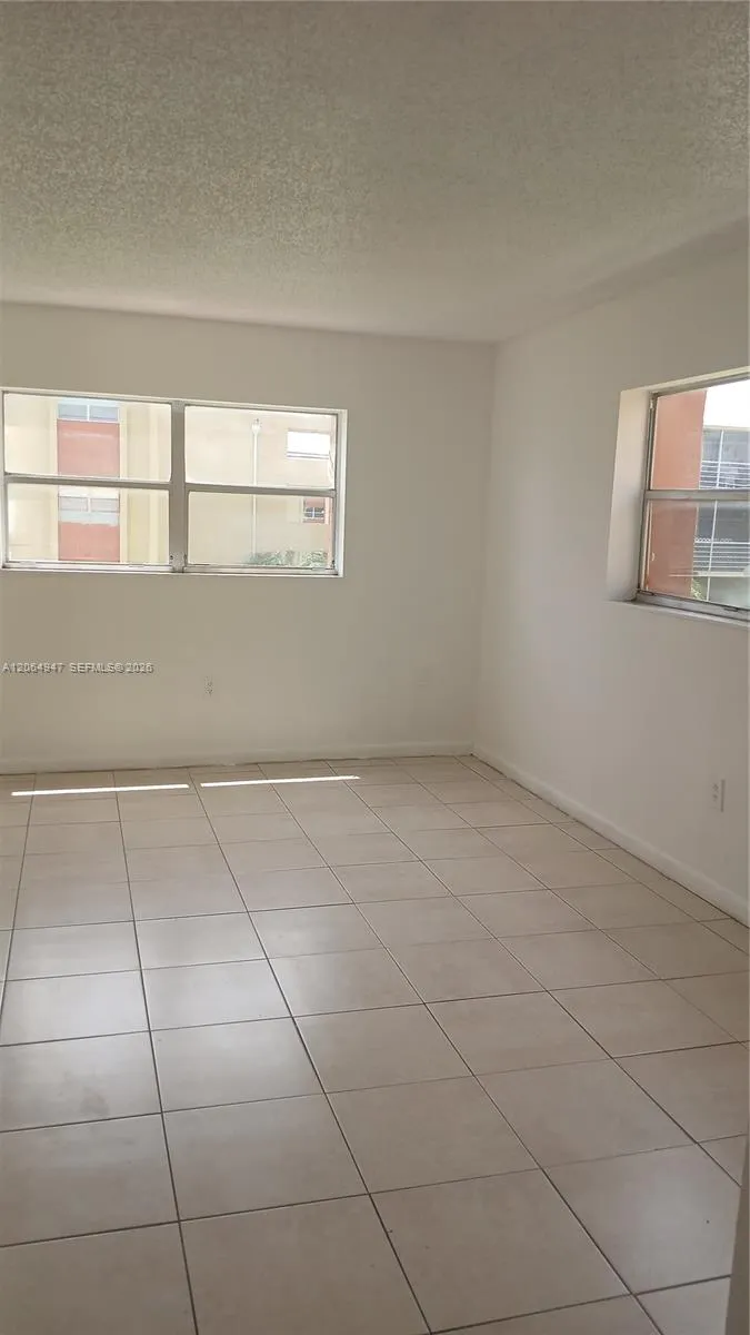 3610 NW 21st St #313 Lauderdale Lakes, FL 33311
