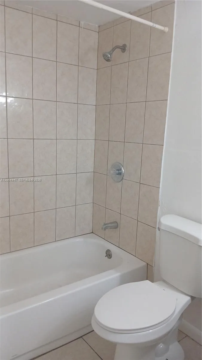 3610 NW 21st St #313 Lauderdale Lakes, FL 33311