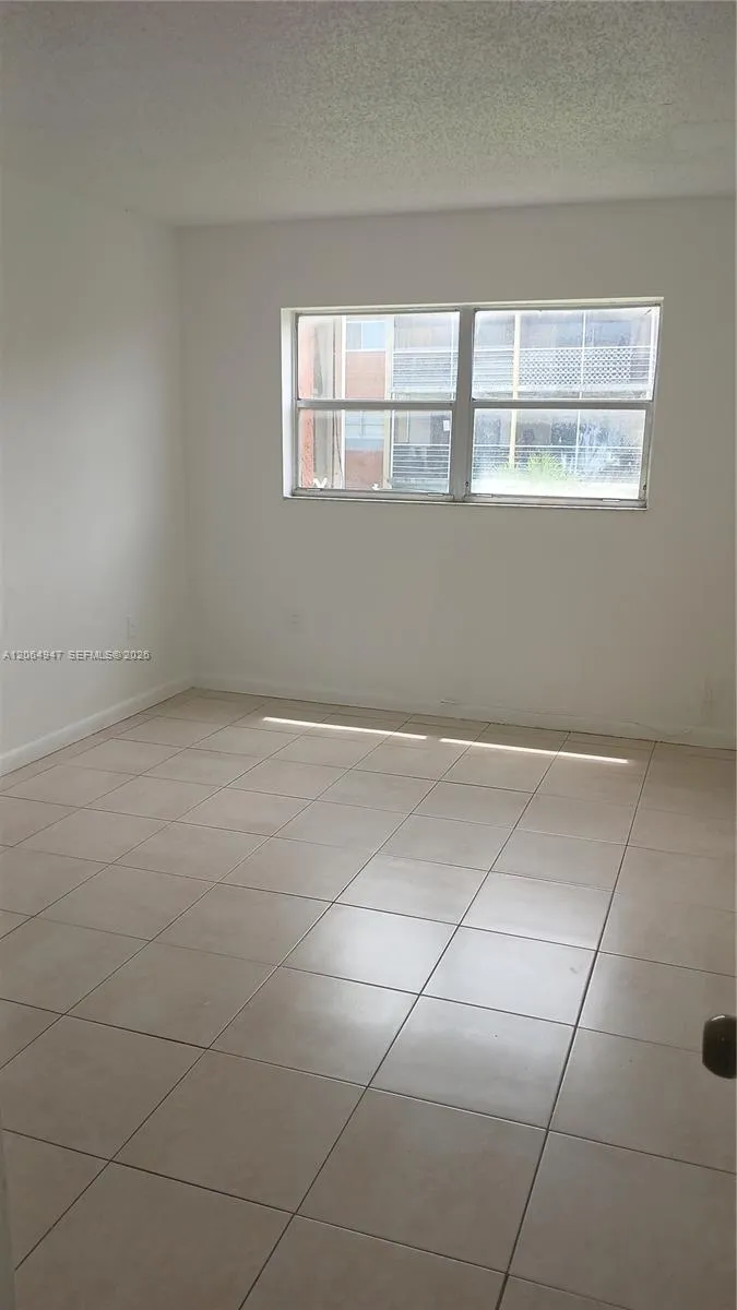 3610 NW 21st St #313 Lauderdale Lakes, FL 33311