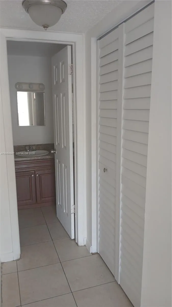 3610 NW 21st St #313 Lauderdale Lakes, FL 33311