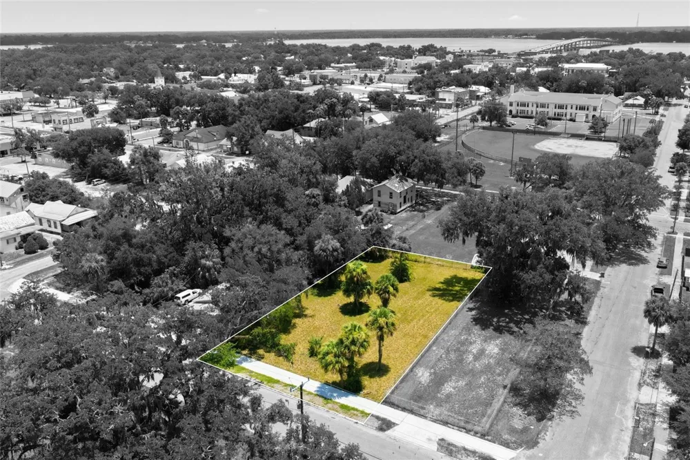 219 S 10TH STREET Palatka, FL 32177