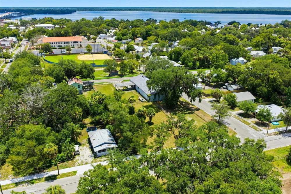 219 S 10TH STREET Palatka, FL 32177