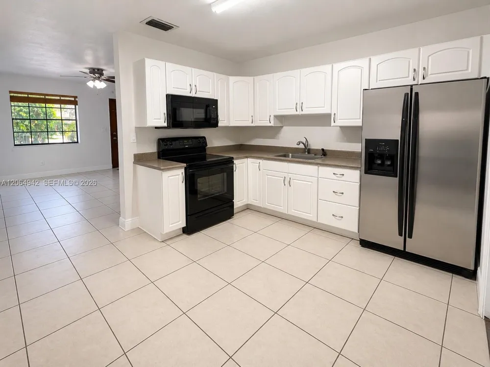 525 SW 78th Ct #525 Miami, FL 33144