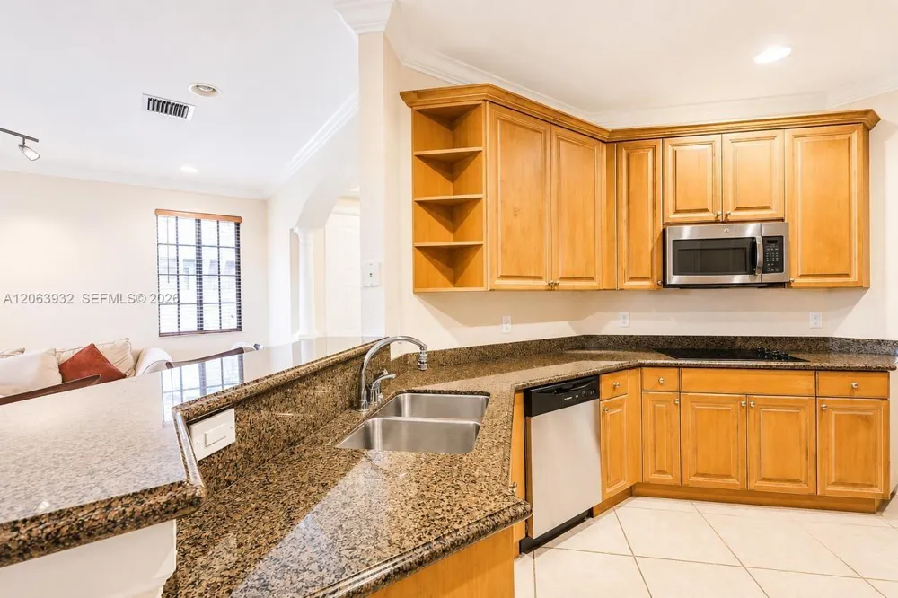2703 Center Ct Dr #1-14 Weston, FL 33332