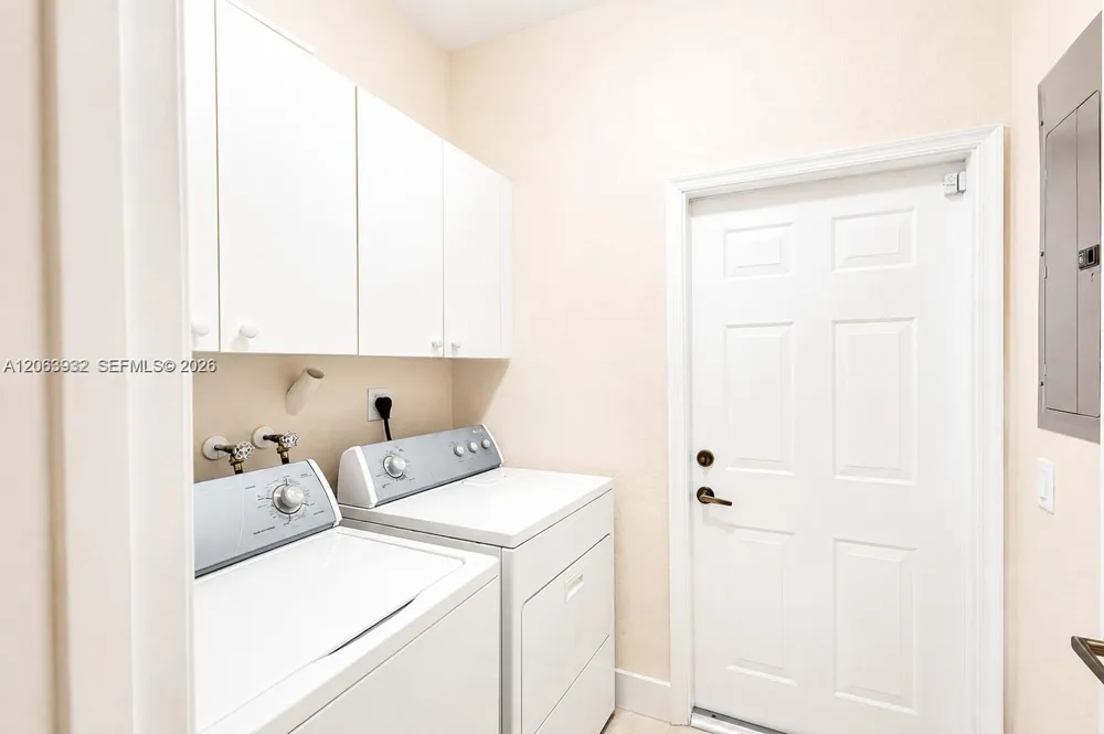 2703 Center Ct Dr #1-14 Weston, FL 33332