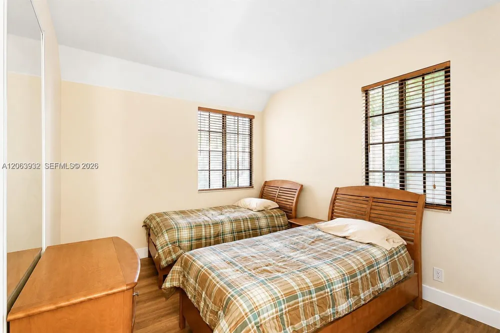 2703 Center Ct Dr #1-14 Weston, FL 33332