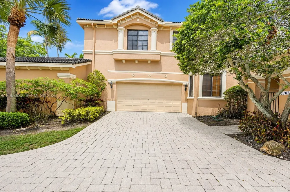 2703 Center Ct Dr #1-14 Weston, FL 33332