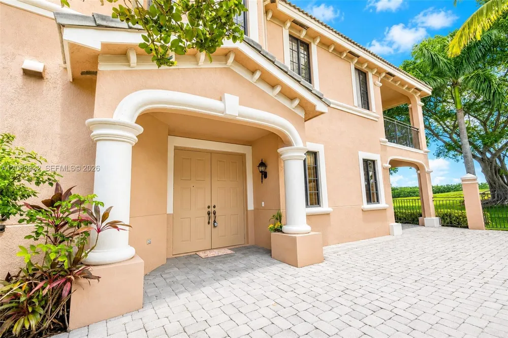 2703 Center Ct Dr #1-14 Weston, FL 33332