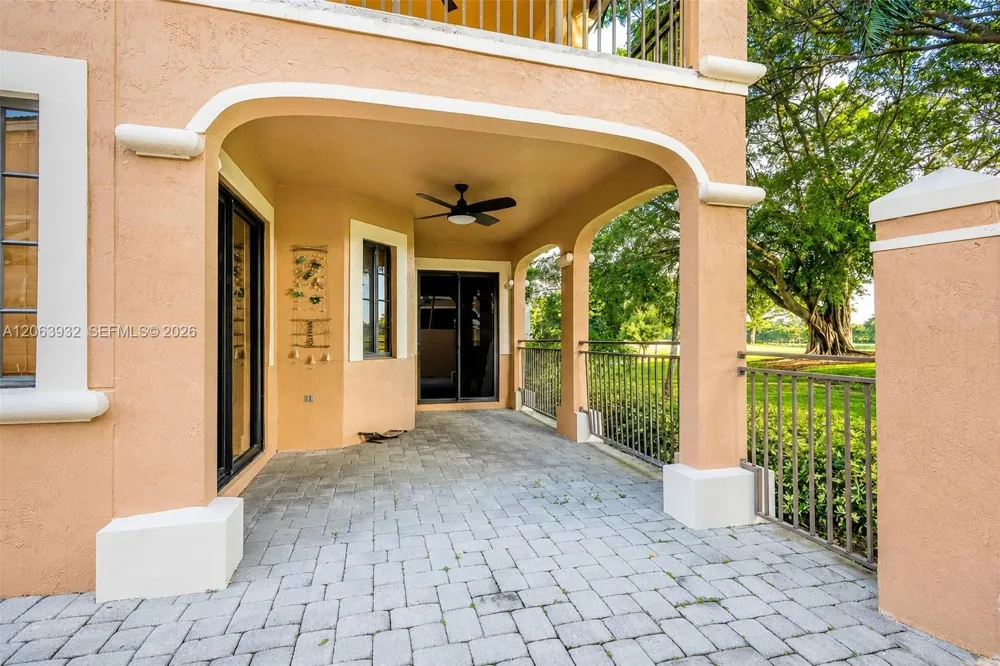 2703 Center Ct Dr #1-14 Weston, FL 33332