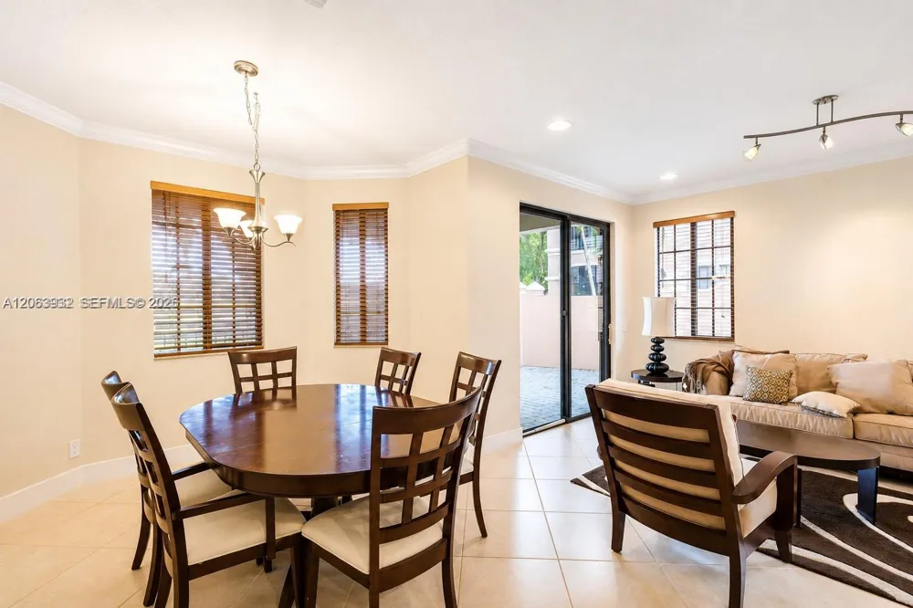 2703 Center Ct Dr #1-14 Weston, FL 33332