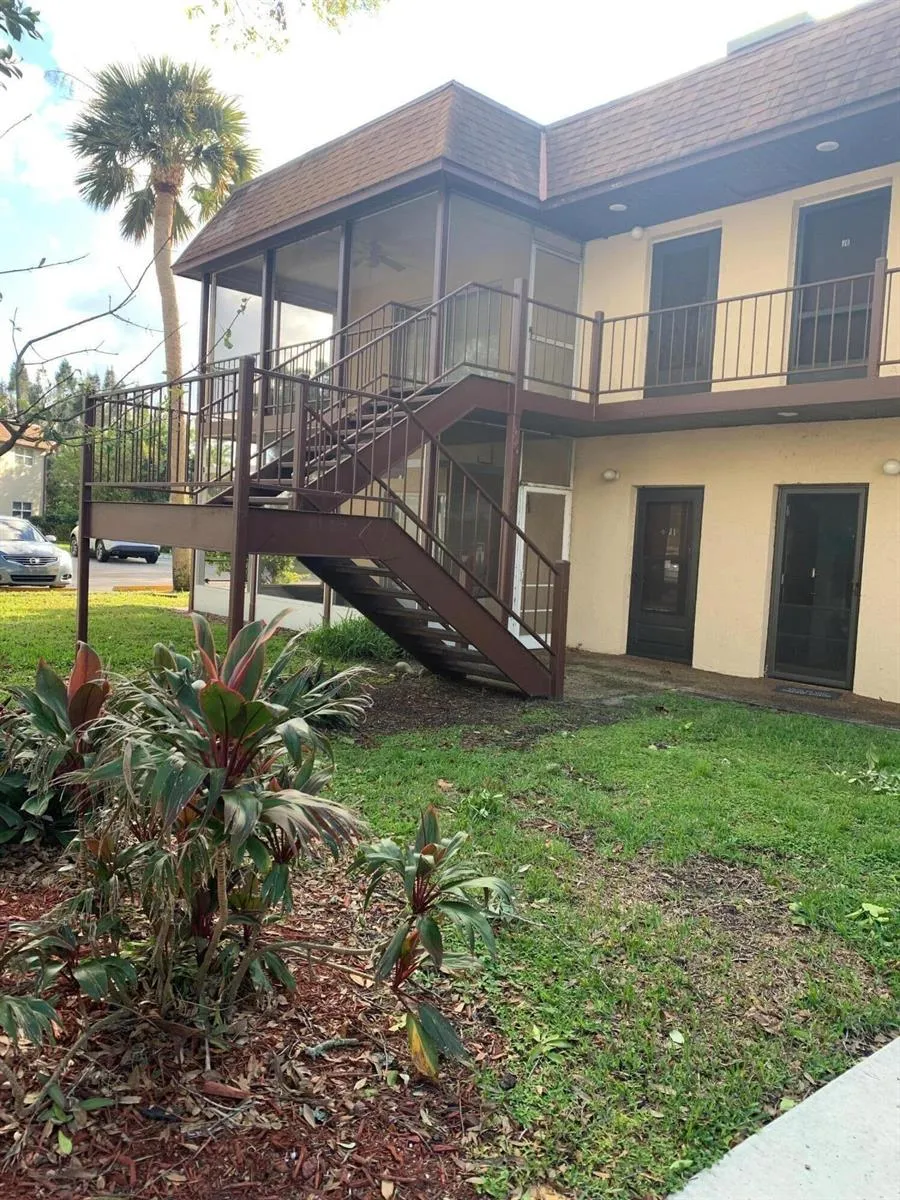 3124 US Highway 441 SE #J1 Okeechobee, FL 34974