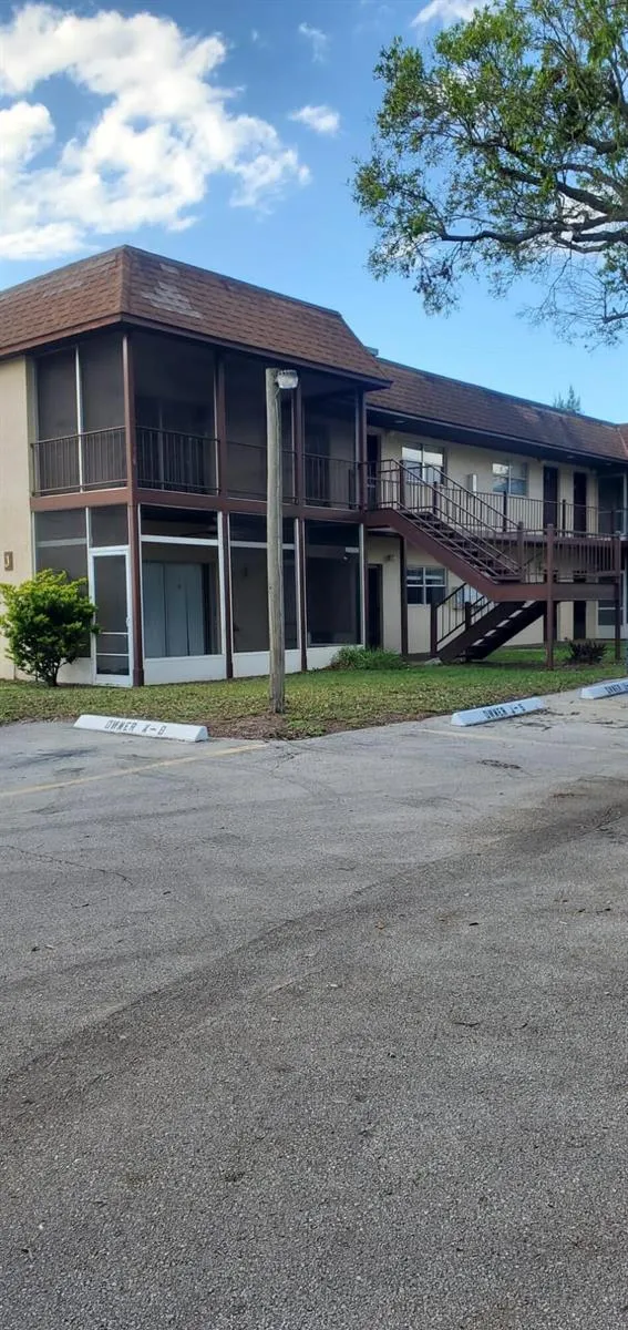 3124 US Highway 441 SE #J1 Okeechobee, FL 34974