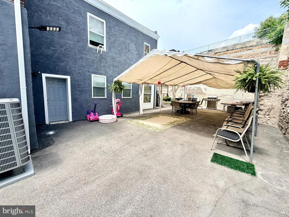 521 E MOORE STREET Norristown, PA 19401