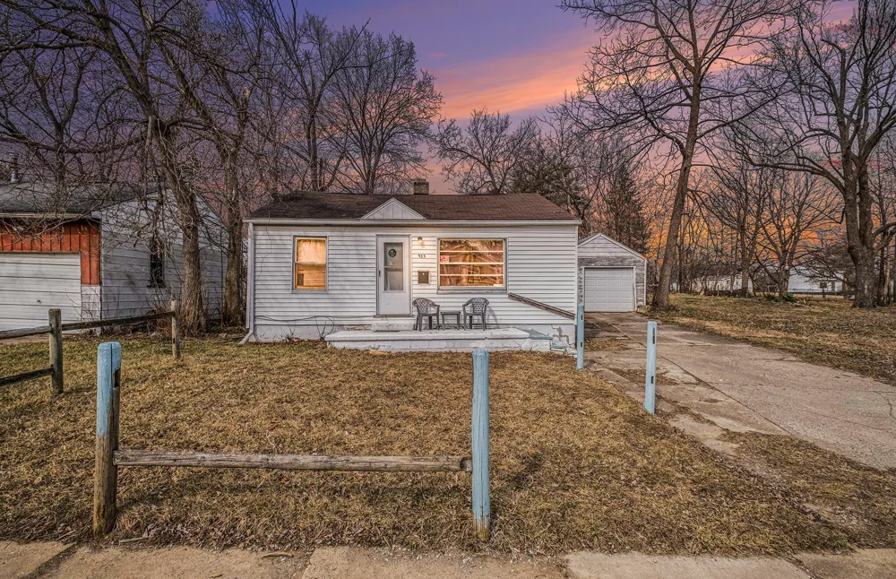 933 E Foss Avenue Flint, MI 48505