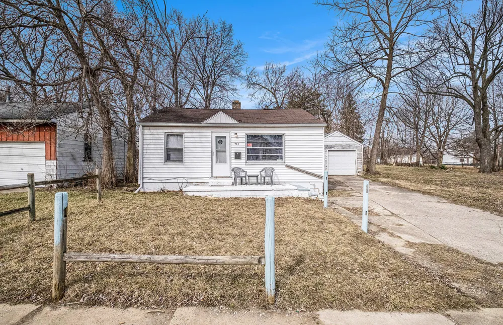 933 E Foss Avenue Flint, MI 48505
