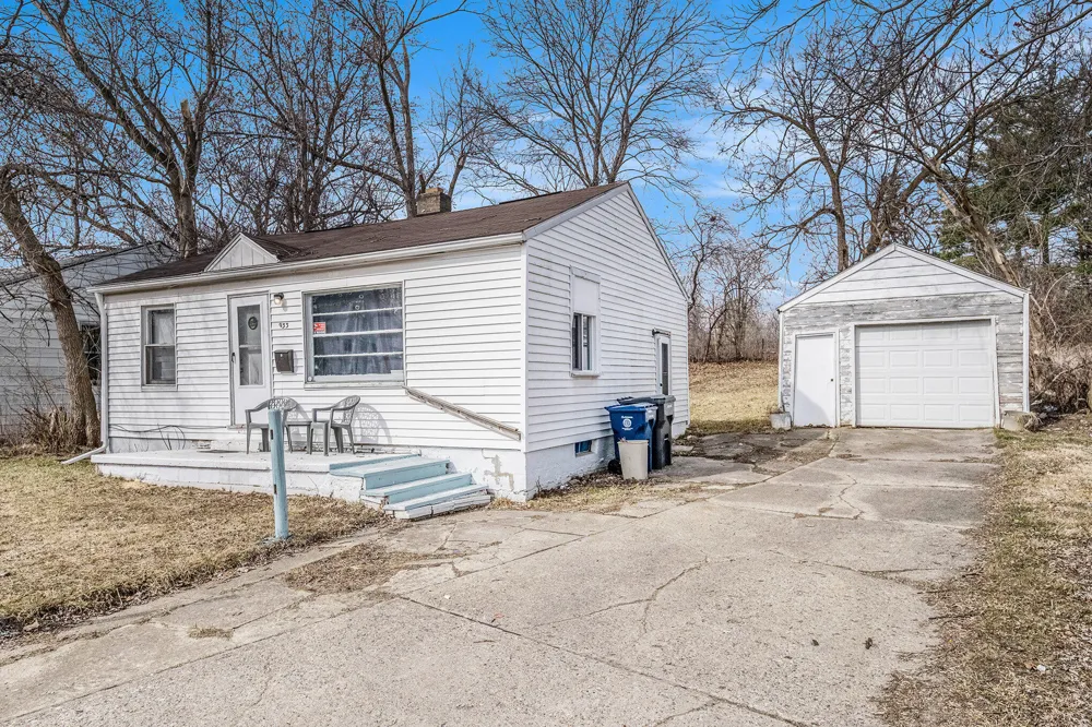 933 E Foss Avenue Flint, MI 48505