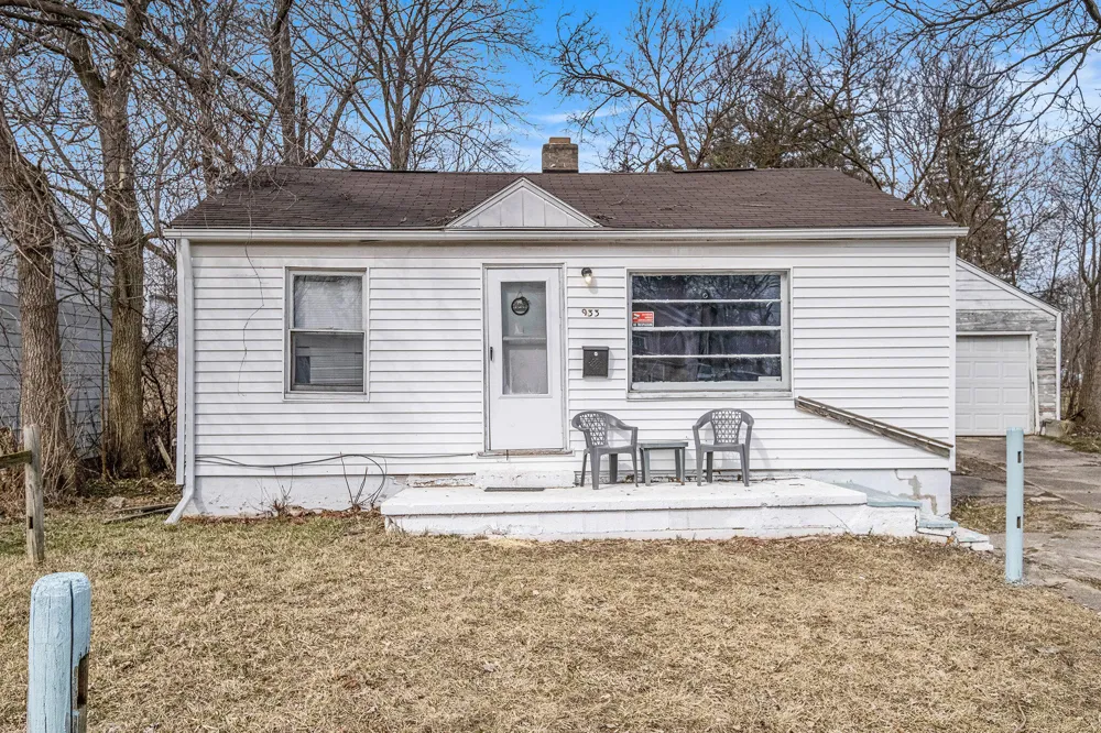 933 E Foss Avenue Flint, MI 48505