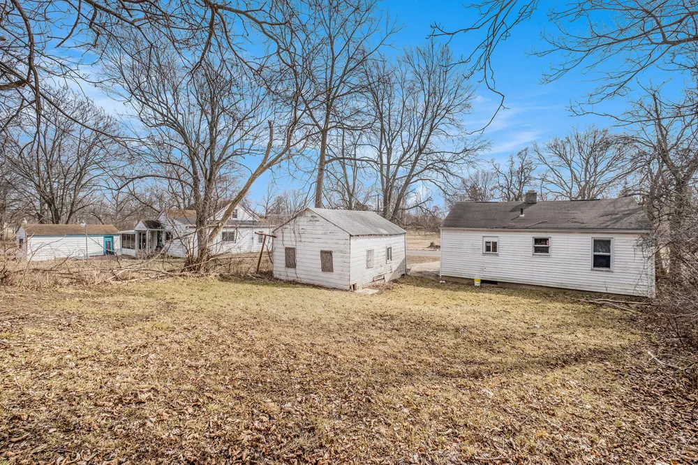 933 E Foss Avenue Flint, MI 48505