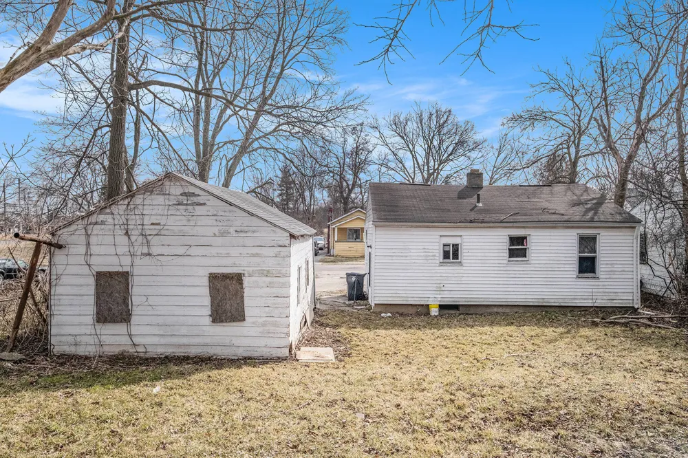 933 E Foss Avenue Flint, MI 48505