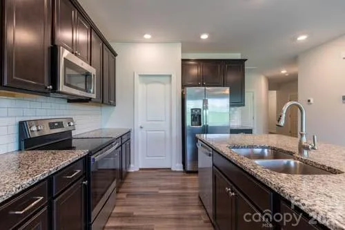 216 Crane Creek Way Lexington, NC 27295