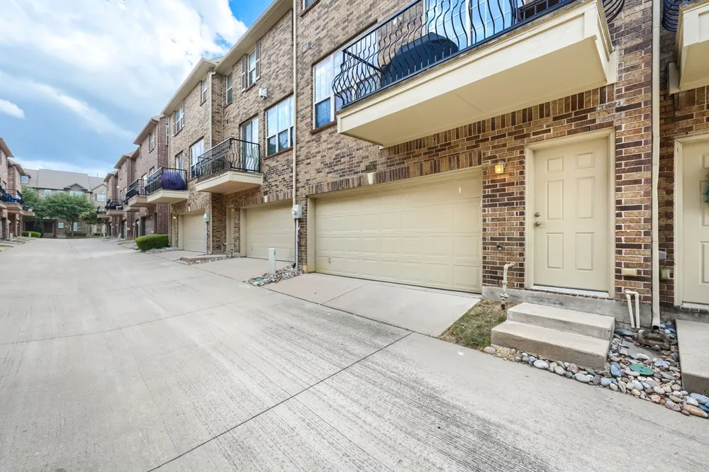 3885 Asbury Lane Addison, TX 75001