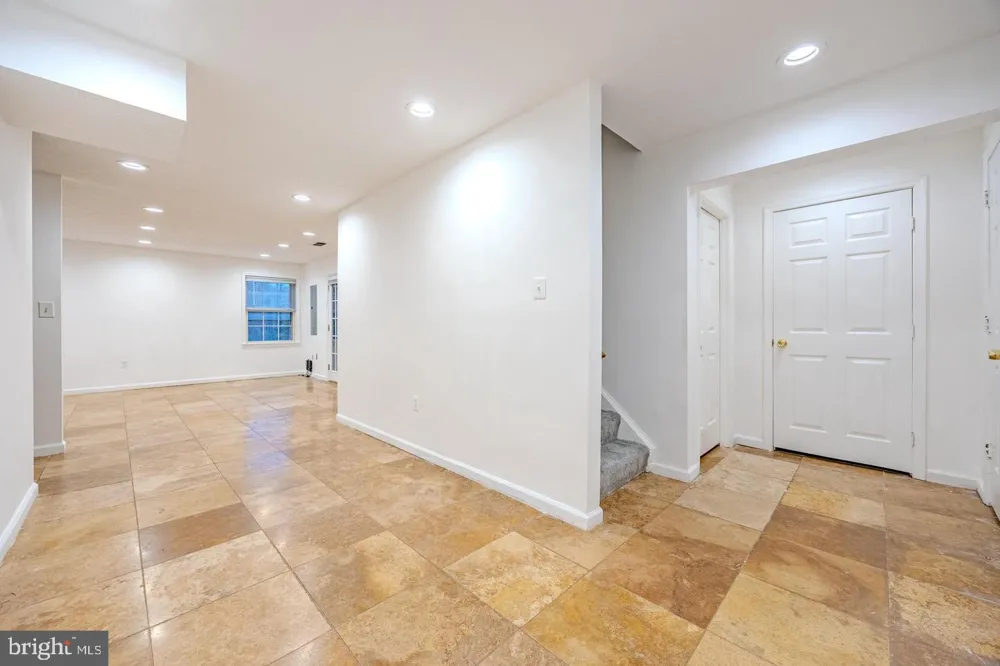 8200 MAPLE RIDGE AVENUE Springfield, VA 22153