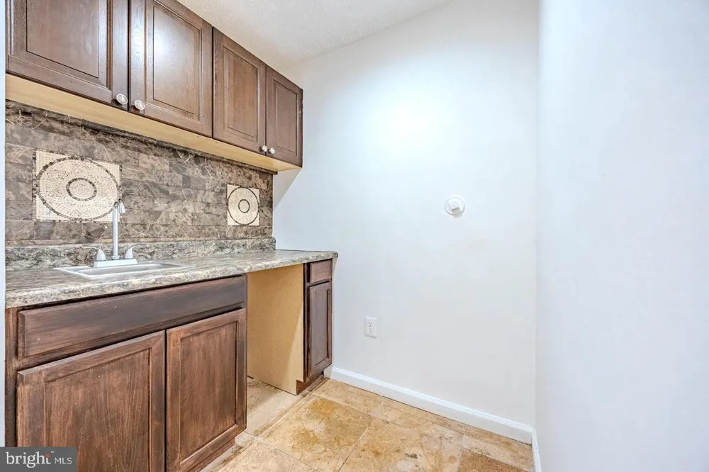 8200 MAPLE RIDGE AVENUE Springfield, VA 22153