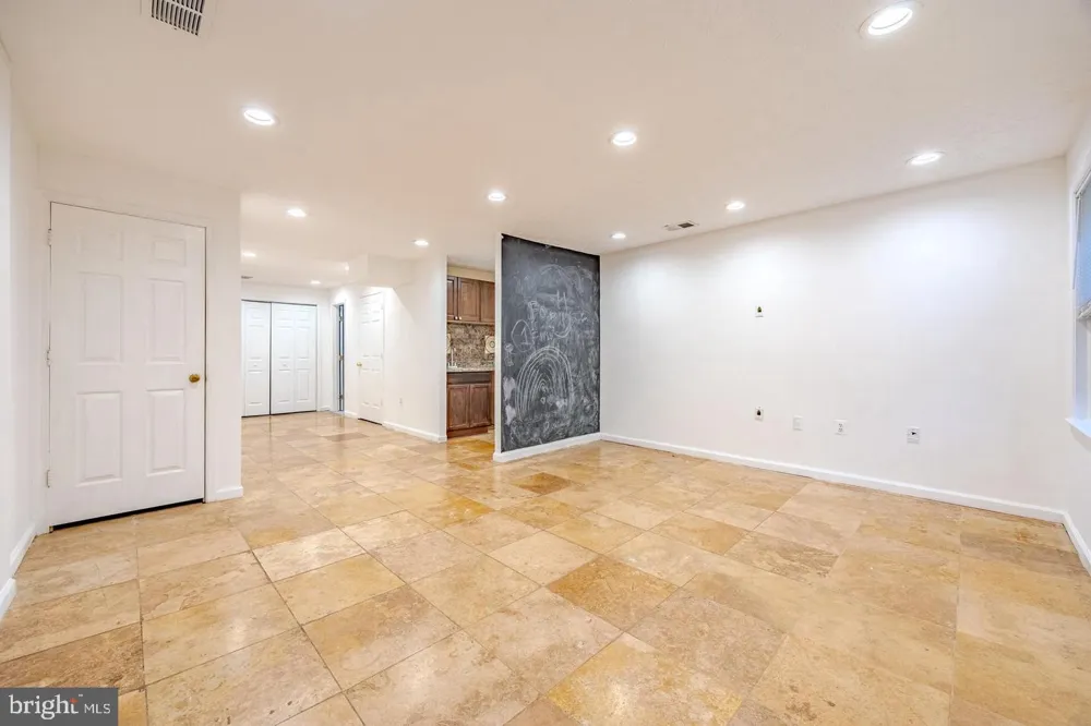 8200 MAPLE RIDGE AVENUE Springfield, VA 22153