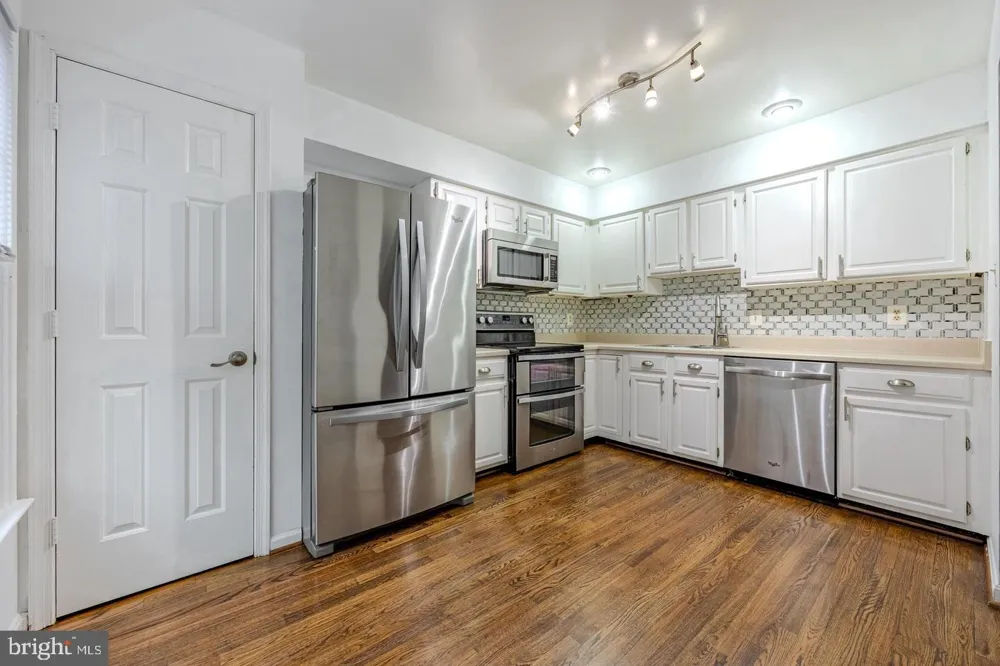 8200 MAPLE RIDGE AVENUE Springfield, VA 22153