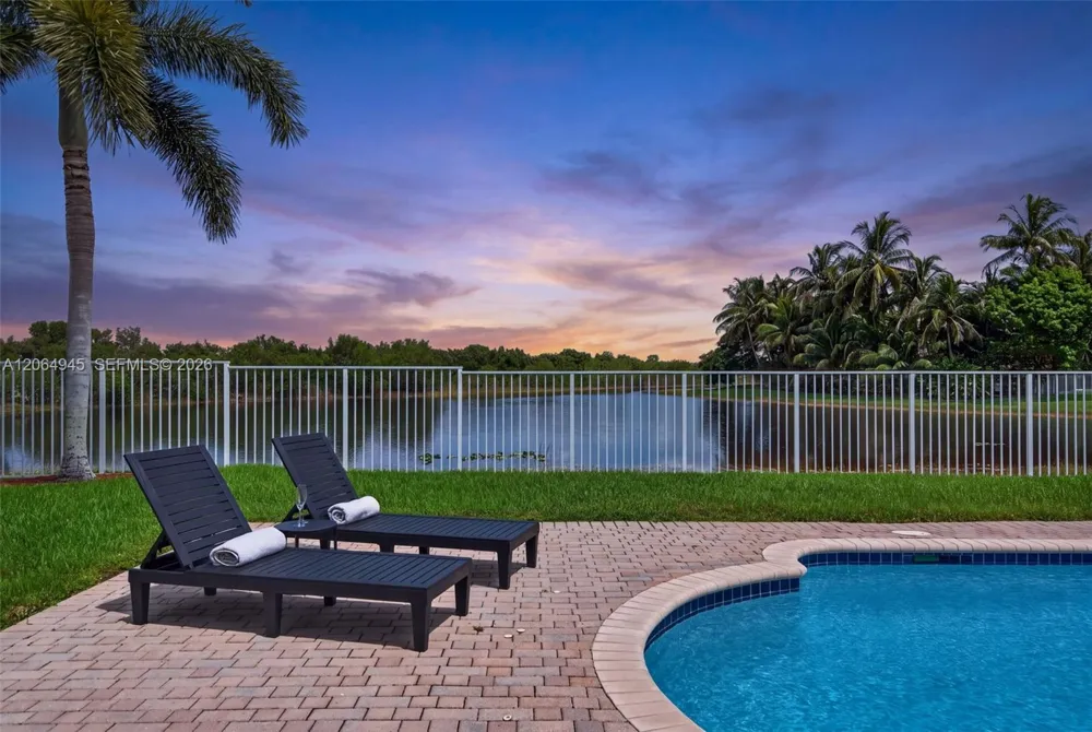 1038 Lavender Cir Weston, FL 33327