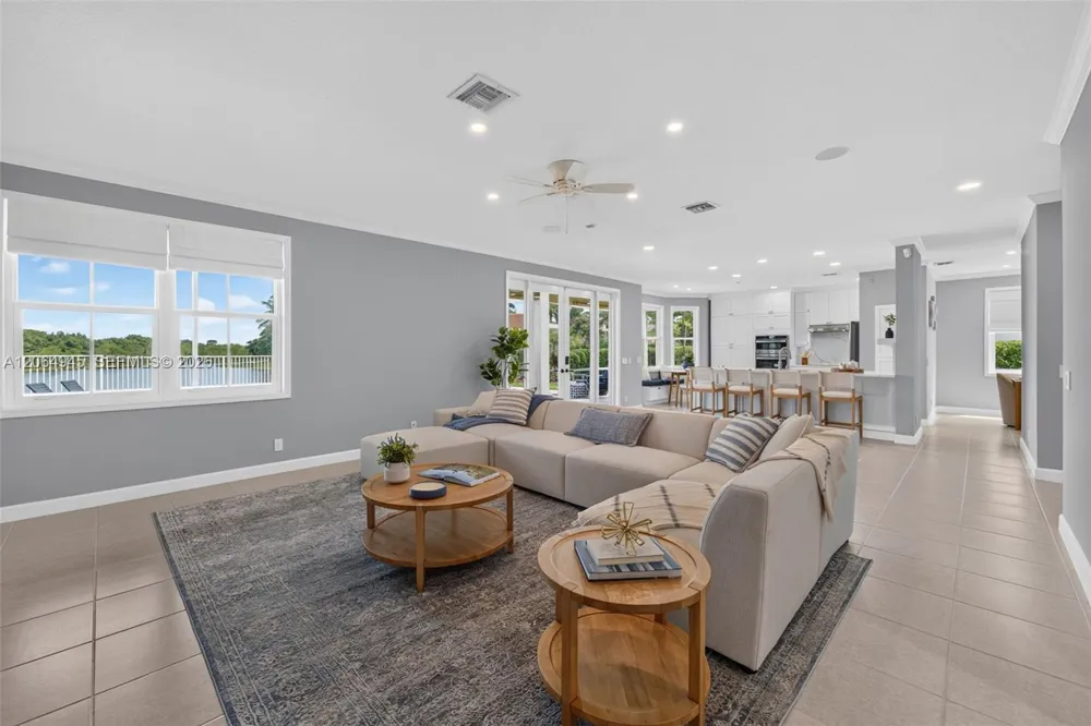 1038 Lavender Cir Weston, FL 33327