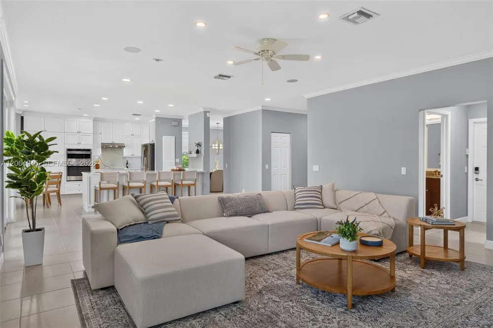 1038 Lavender Cir Weston, FL 33327